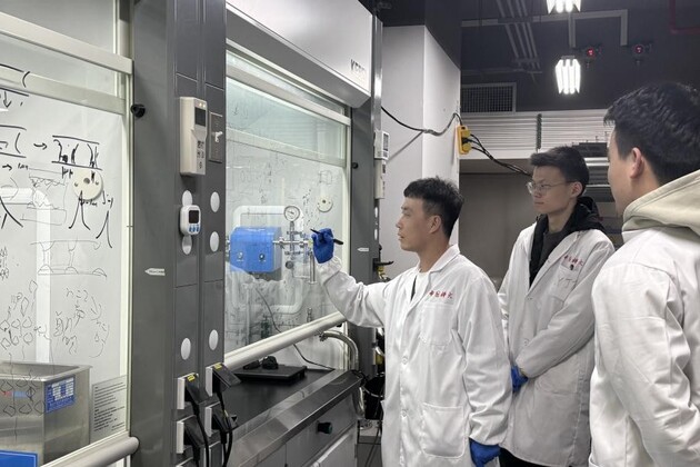 CHINA-ANHUI-INT'L RESEARCH TEAM-DAMAGE-FREE ETCHING TECHNIQUE-OPTOELECTRONIC SEMICONDUCTORS (CN)