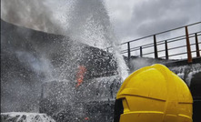 Bombeiros levaram quatro horas para apagar incêndio