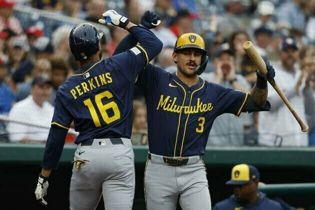 Brewers pound out 16 runs, 25 hits in rout of Nationals