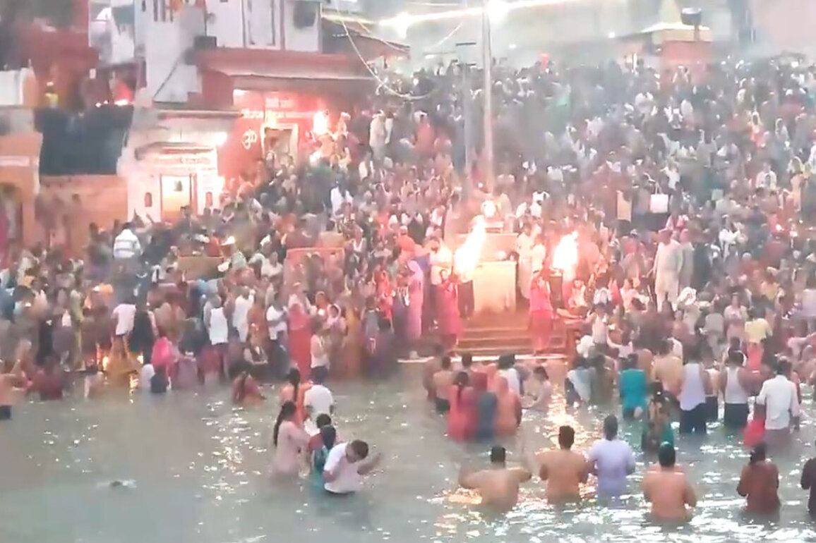 Uttarakhand: Large crowd gathers at Har Ki Pauri in Haridwar on occasion of Kartik Purnima