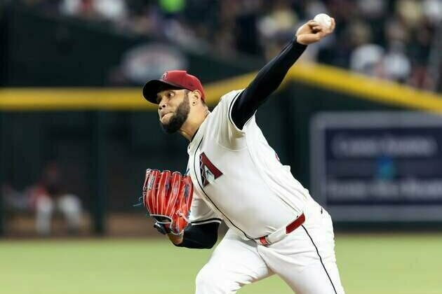 Astros' Framber Valdez beats D-backs for 10th straight win