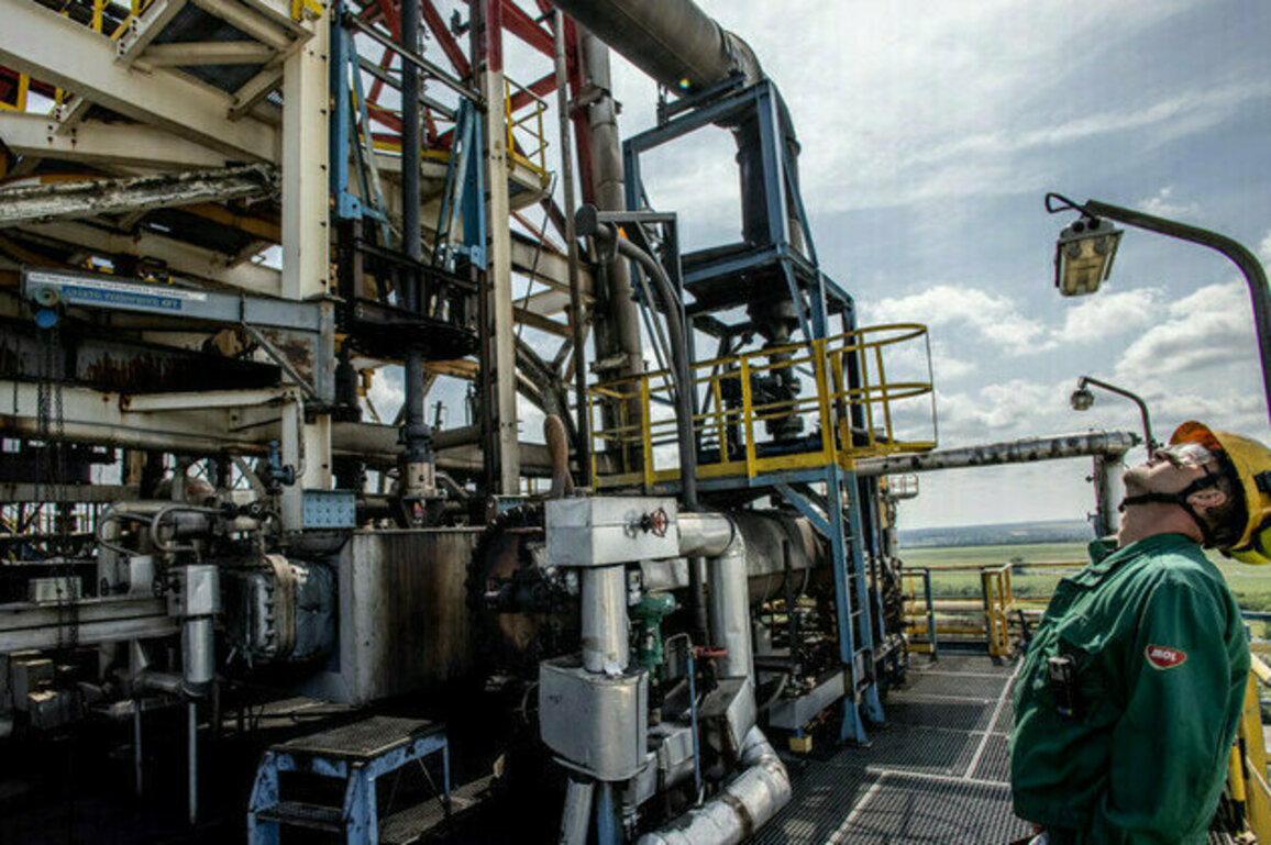 Ukraine launches new attack on key pipeline to EU  Hungary