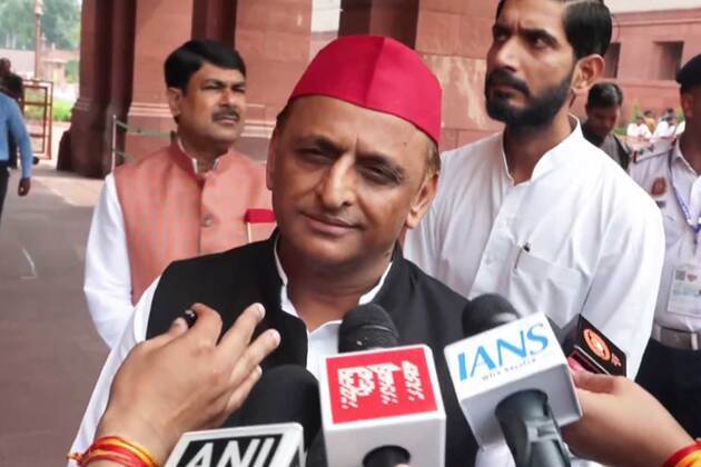 SP Chief Akhilesh Yadav accuses BJP, allies of 'betraying faith', alleges misuse of temple funds