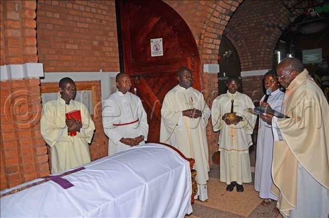  sgr asibante right conducting funeral prayers for r sennoga during the requiem mass at sambya rotoathedral on unday