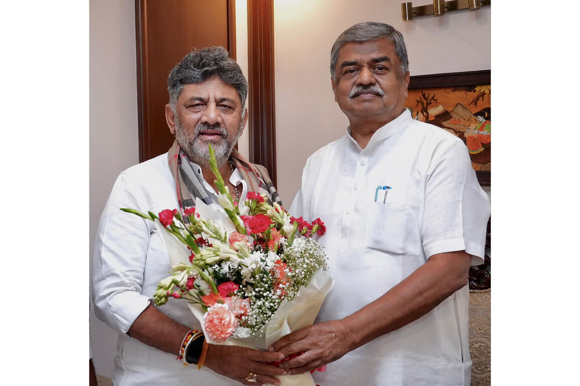 Karnataka CM Shivakumar congratulates BK Hariprasad on KPCC chief appointment