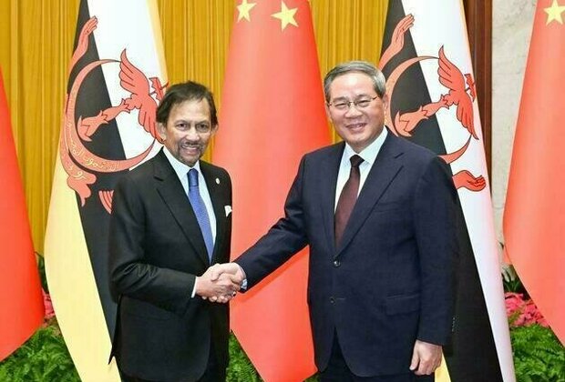 Chinese premier meets sultan of Brunei