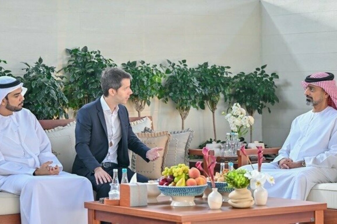Ammar bin Humaid receives President of Crypto.com, discusses digital technology cooperation