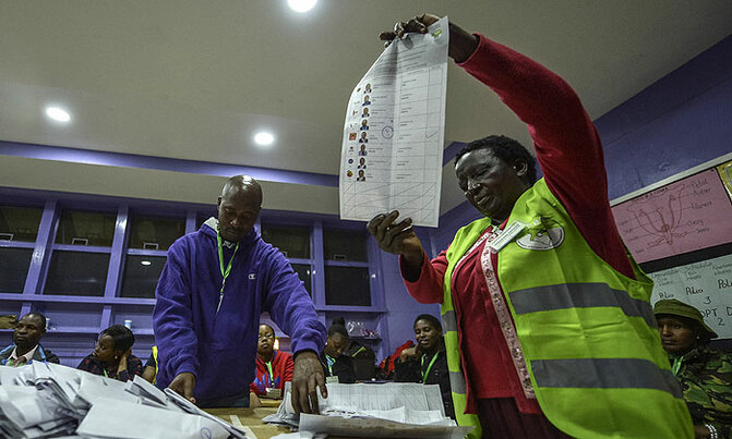 Kenya election: Kenyatta in early lead Kenya election: Kenyatta in early lead