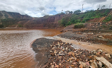 Extravazamento de água e rejeitos da mina Fábrica atinge bacia do Paraopeba