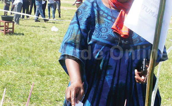 Muzanira ng'akuba akalulu akaamuyisizzaamu. Muzanira ng'akuba akalulu akaamuyisizzaamu.