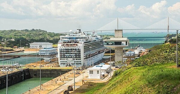 Panama seizes key canal ports, HK lodges protest