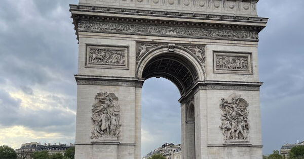 Trump’s history still way off mark, but he wants to build an arch