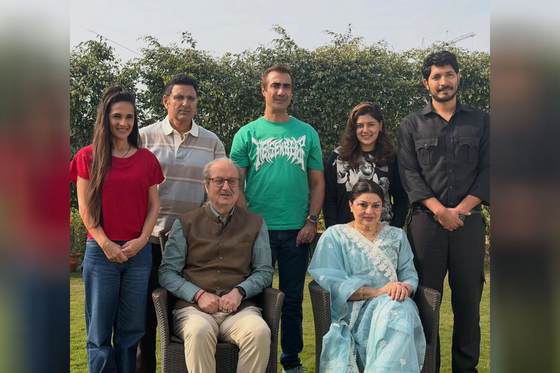 Anupam Kher shares "crazy anticipation" as he reunites with OG 'Khosla ka Ghosla' cast ahead of sequel