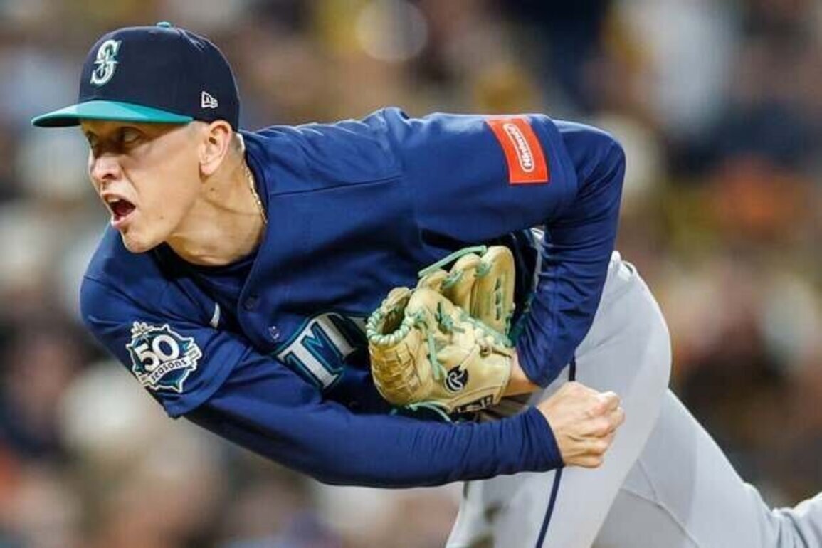 Rays acquire RHP Casey Legumina from Mariners