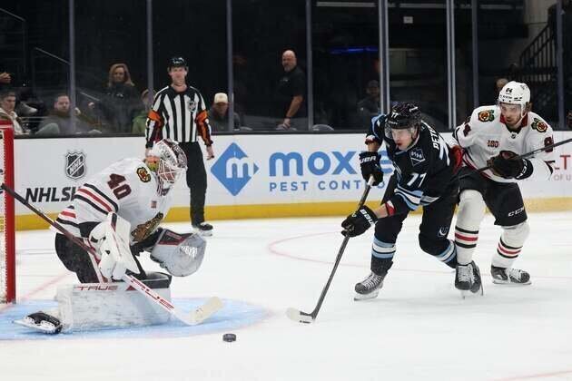 Arvid Soderblom posts first shutout as Blackhawks beat Mammoth