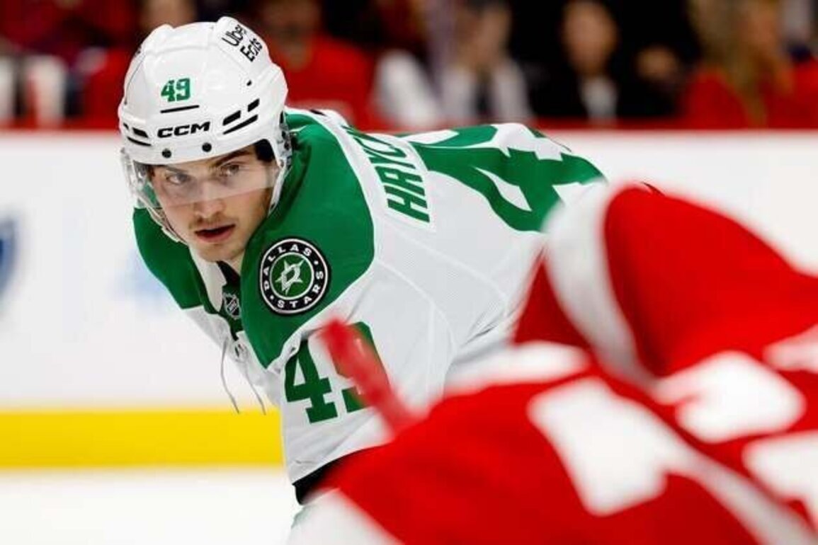 Stars sign rookie F Justin Hryckowian to 2-year contract extension