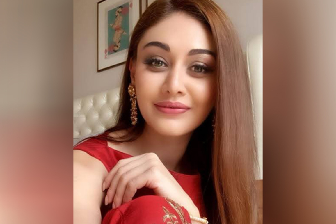 Shefali Jariwala's demise: Arti Singh reaches hospital with husband Dipak