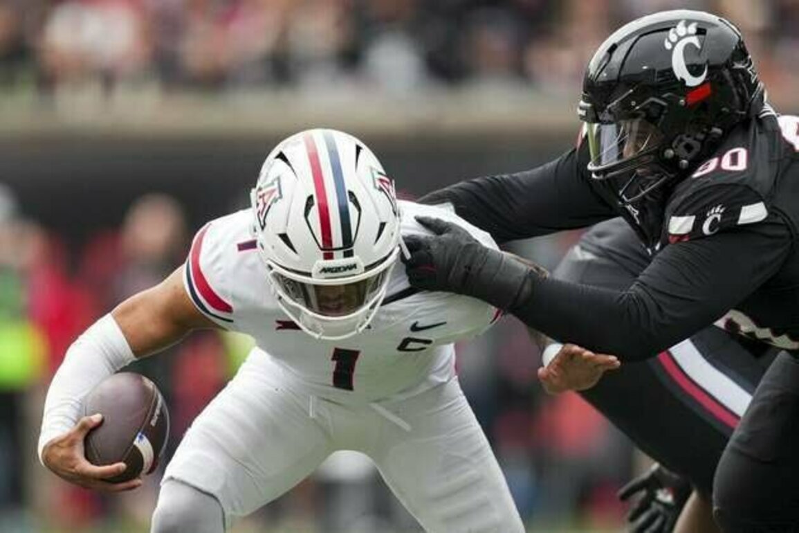 Arizona beats No. 25 Cincinnati for third straight win