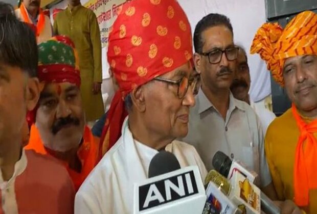 MP: Former CM Digvijaya Singh performs Shastra Puja on Vijayadashami in Indore