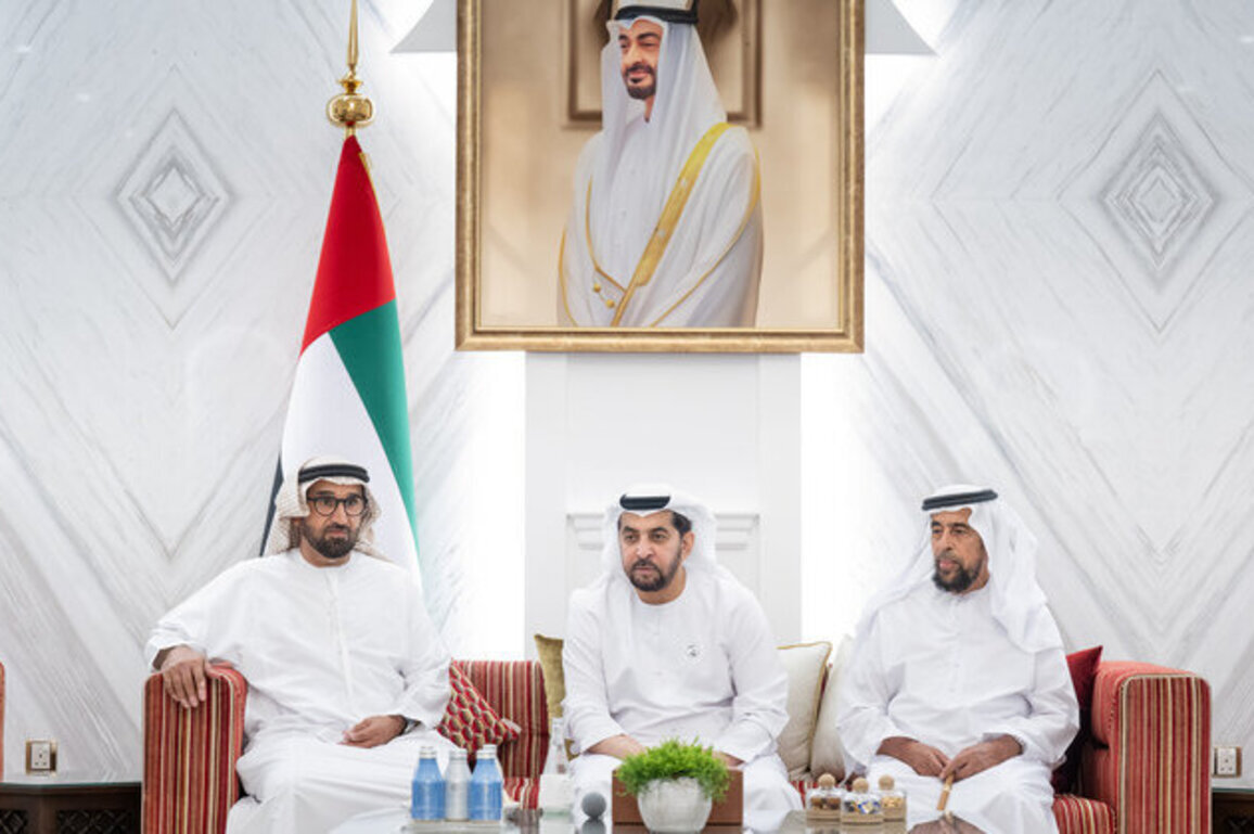 Hamdan bin Zayed receives UAE citizens at Baynunah Palace