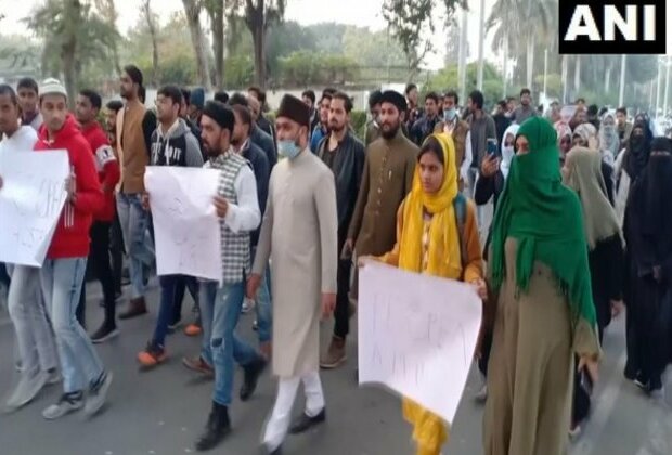 AMU students stage protest asking re-opening of hostels