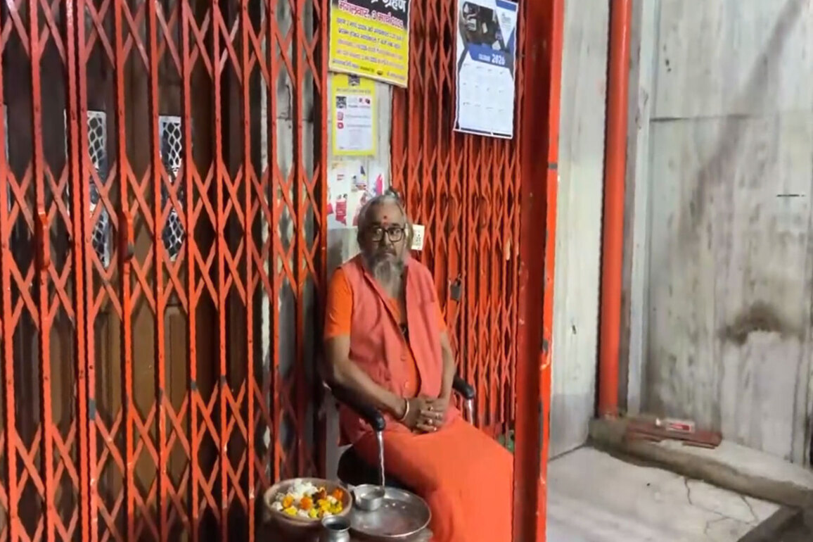Temples across India close doors as 'Sutak Kaal' begins ahead of lunar eclipse; to reopen in evening