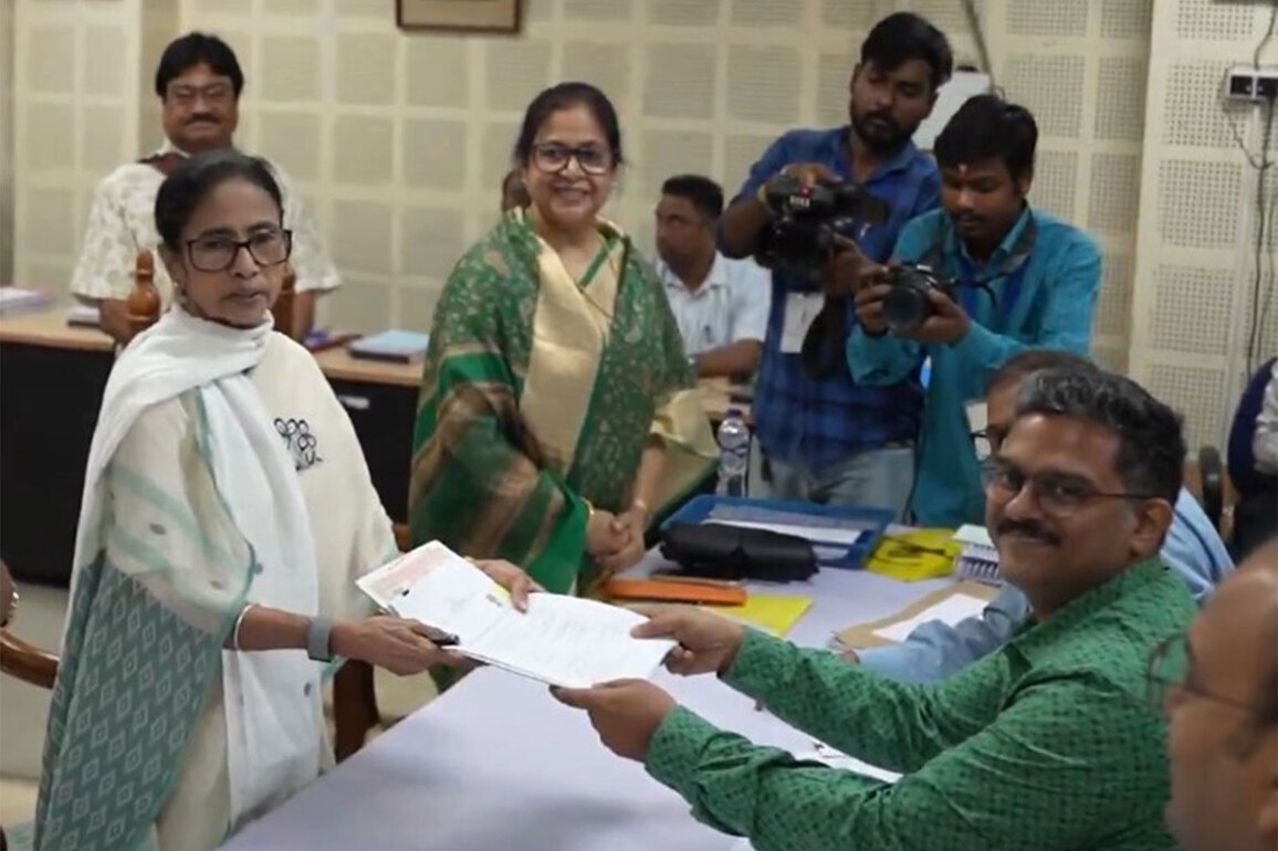AITC asserts confidence in "fourth consecutive term" for Mamata Banerjee, calls her Bengal's "Nijer Meye"
