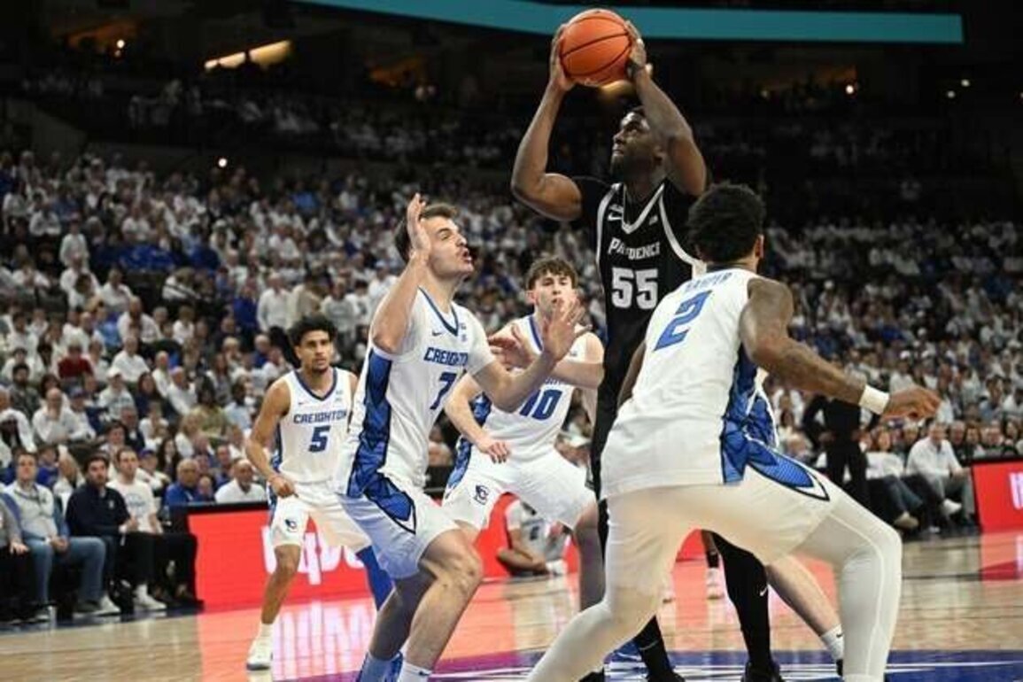 Jaylin Sellers powers Providence to sweep of Creighton