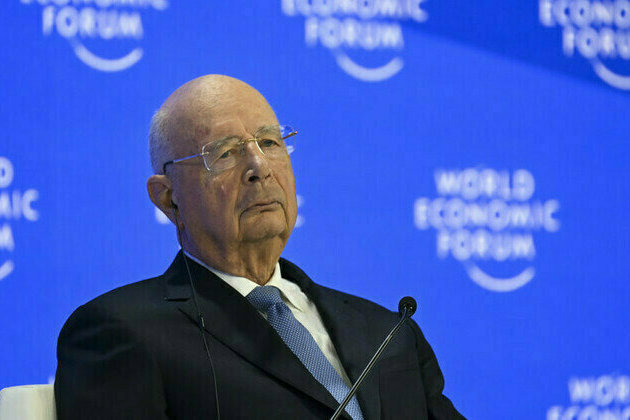Davos boss steps down