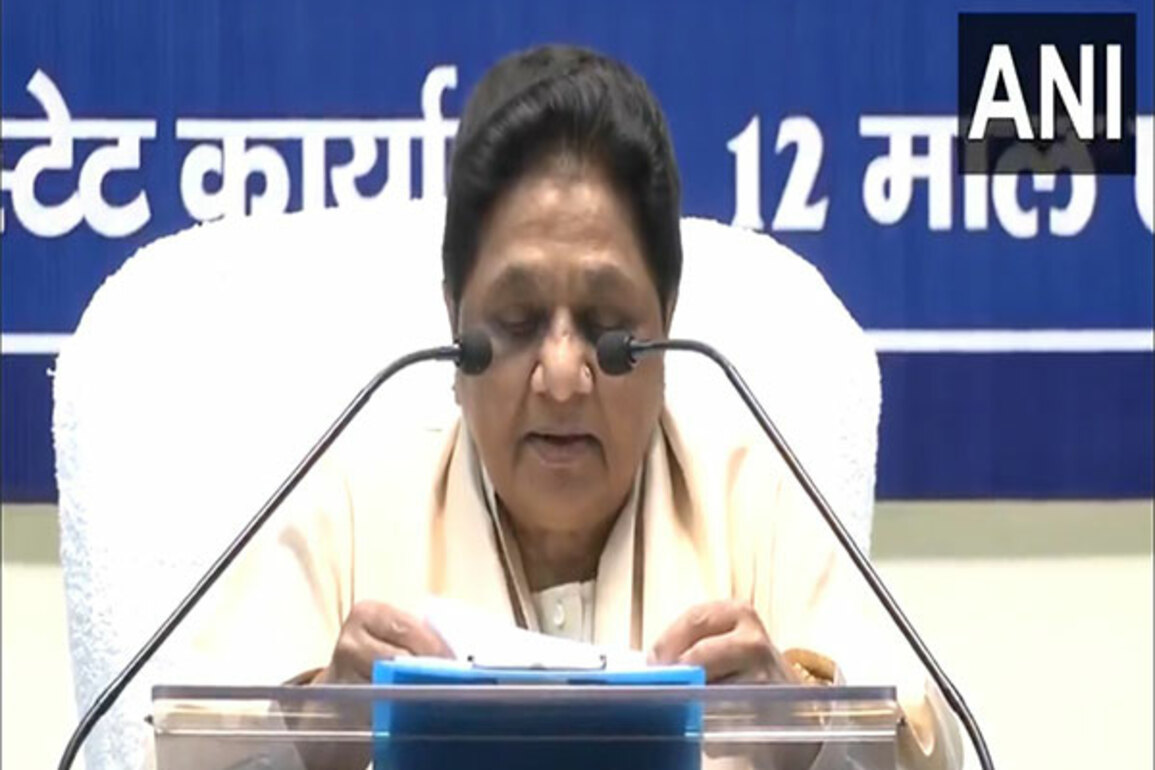 "BJP, Congress often play such tricks": Mayawati on RSS leader's suggestion to remove 'secular, socialist' from Preamble