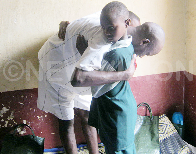  death row inmate hugs his daughter while bidding her farewell 