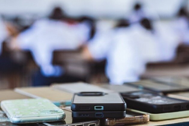 Teachers union calls for tougher tech rules in WI classrooms  