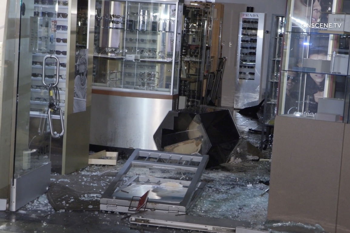 Burglars smash vehicle into La Jolla storefront, kill fish