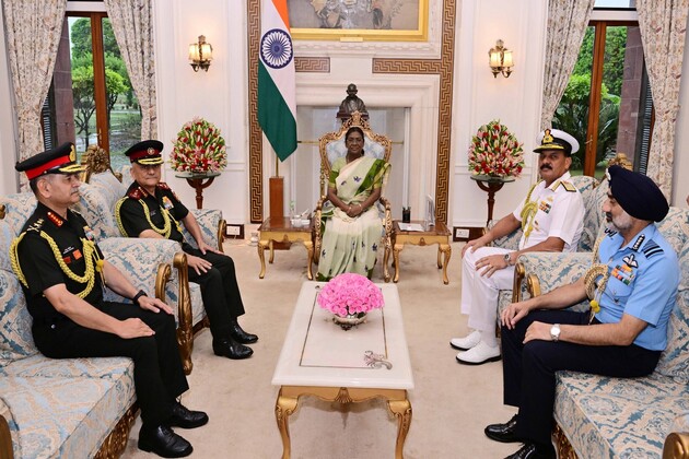 CDS, Service Chiefs call on President Murmu to Rashtrapati Bhavan