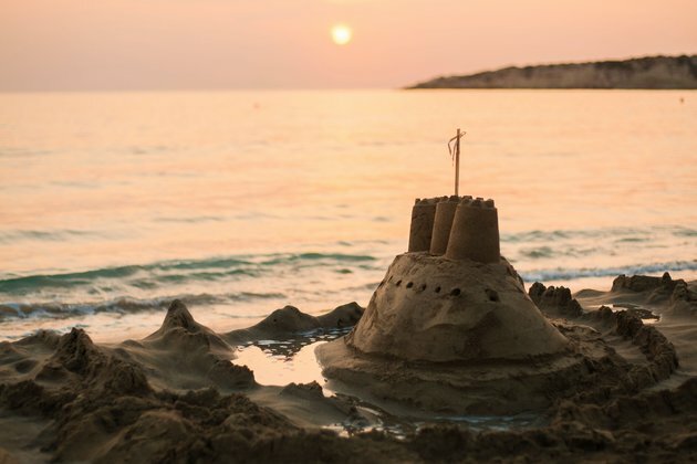 Sea level rise: three visions of a future summer holiday at the coast