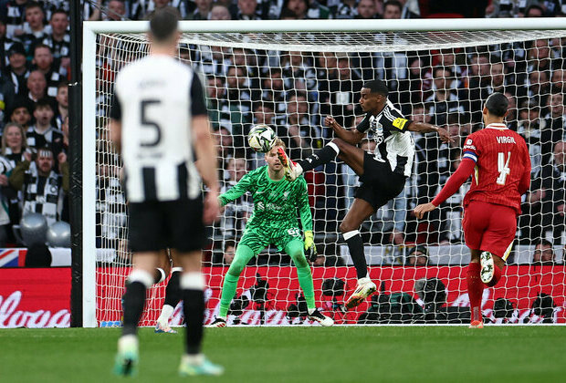 Newcastle end 70-year drought with decisive Carabao Cup victory over Liverpool