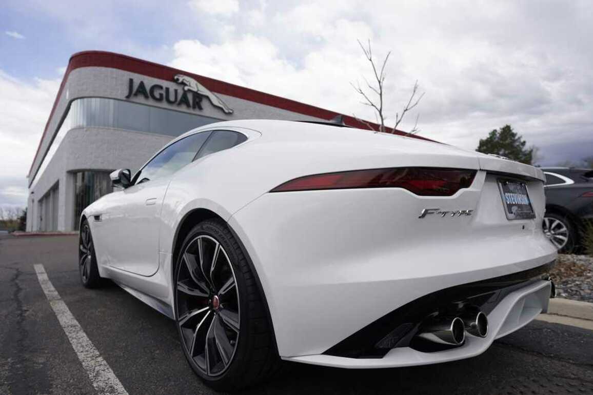 Jaguar, Land Rover maker pauses shipments to US due to tariffs