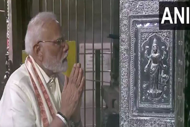 PM Modi offers prayers at Ramanthanswamy temple in Tamil Nadu