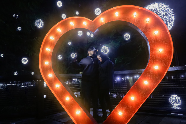 CANADA-NORTH VANCOUVER-CAPILANO SUSPENSION BRIDGE PARK-VALENTINE'S DAY-LIGHTS