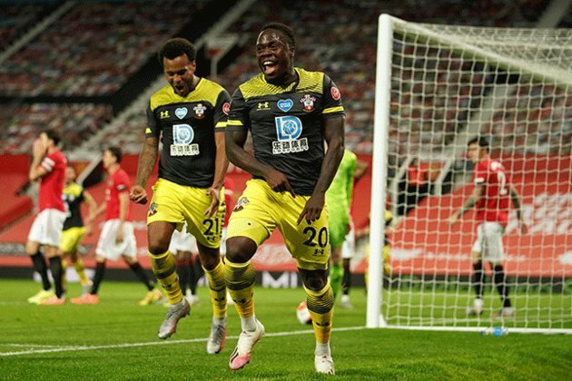 Man United blow chance to move third after Southampton strike late