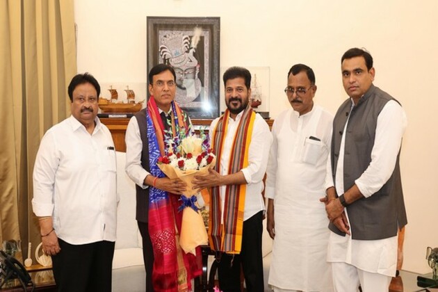Telangana CM Revanth Reddy requests Union Minister of Sports to conduct 'Khelo India Games'