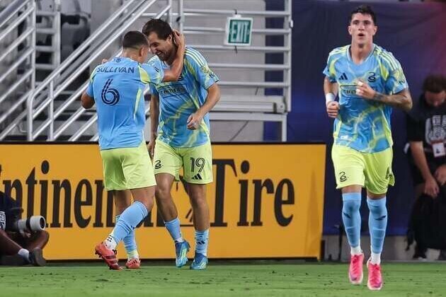 Cavan Sullivan, Union rout San Diego to run unbeaten streak to 10