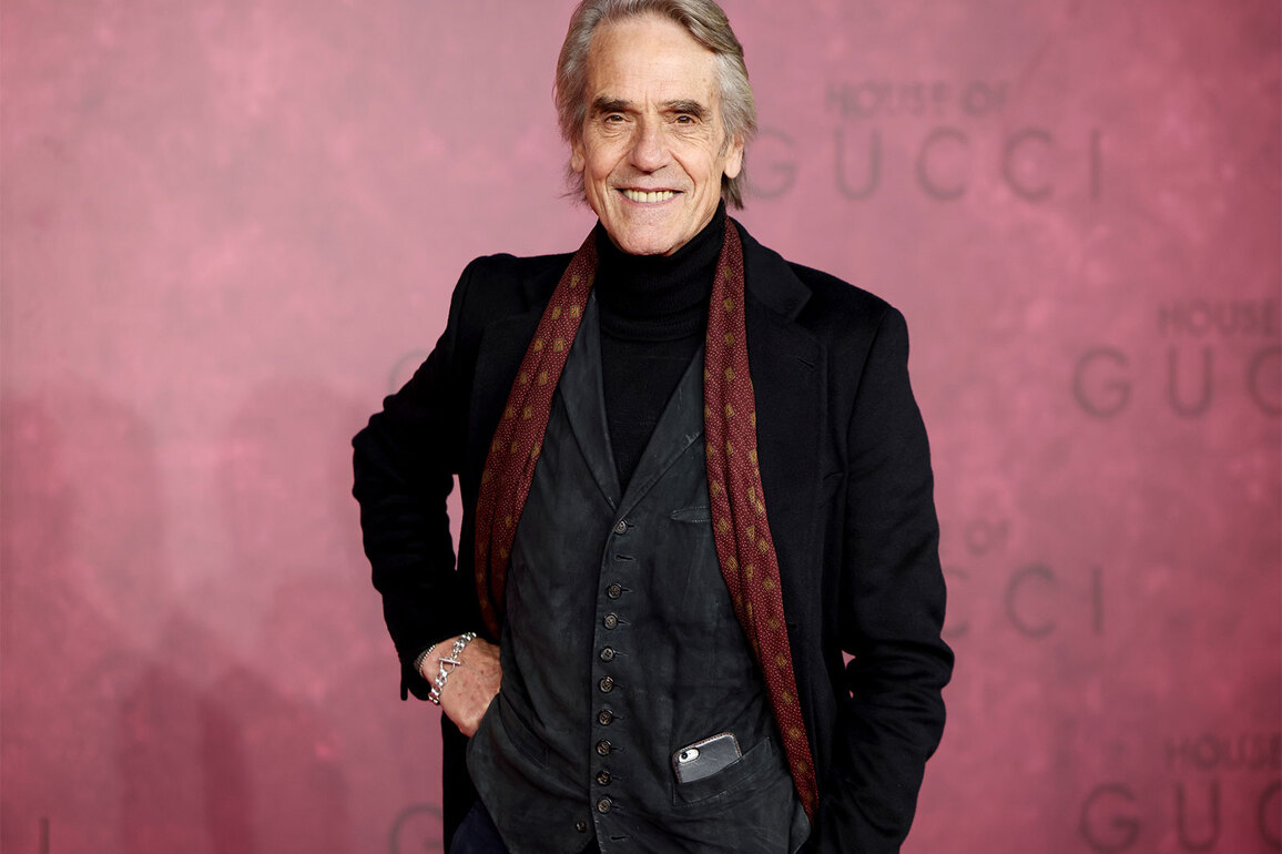 Jeremy Irons teams up with Henry Cavill for 1980s cult classic 'Highlander' remake