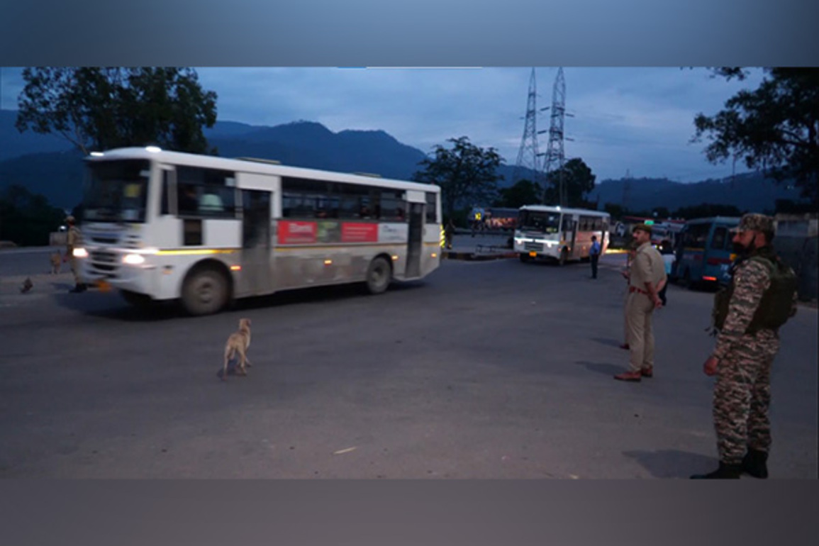 J-K: Amarnath Yatra resumes after day-long suspension