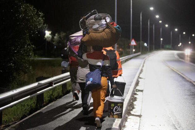 Hundreds flee as South Africa anti-migrant mobs go door-to-door
