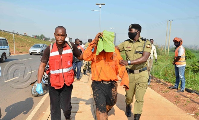 Enforcement officer beaten by rowdy taxi drivers Enforcement officer beaten by rowdy taxi drivers