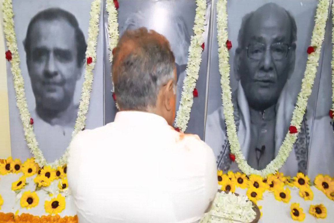West Bengal BJP chief Samik Bhattacharya pays tribute to Syama Prasad Mookerjee in Bhawanipur