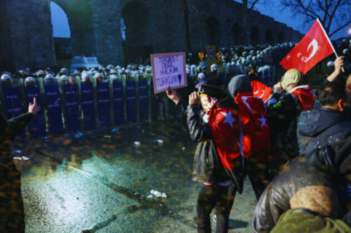 Clashes Continue in Istanbul After Opposition Leader Jailed
