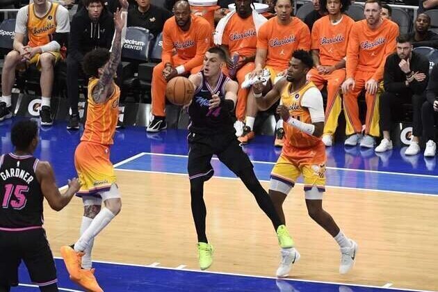 Tyler Herro drills 8 treys, Heat snap Hornets' win streak