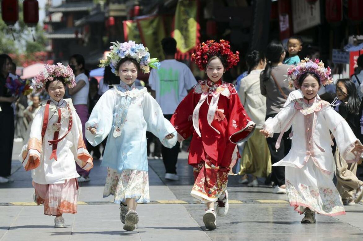 Update: May Day holiday travel boom highlights China's consumer vitality